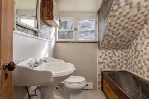 Rustic Catskill cottage, 10 min to Hudson, 30 minutes to popular ski area skiing - Image 4
