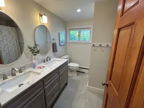 Suttons Bay Beach Road Cottage - Image 2