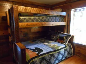 Post and beam cabin with king  and bunk - Image 3