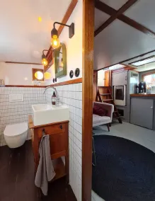 Charming captain's cabin on the historic ship De Hoop - Image 3