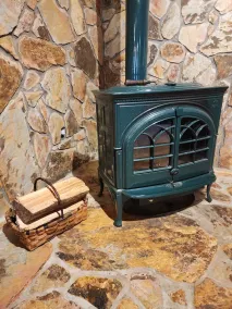Tranquil Riverfront Retreat - Image 2
