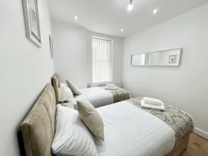 City Escape In Newcastle - 2 Bedroom Apartment - Image 5