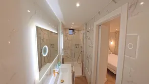 Superior Room – Ground Floor with Garden and jacuzzi  Access - Image 4