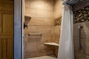 Cayuga Lake Cabins, Smuk Log Cabin Home, Cabin C, brand pit, hund venlig - Image 5
