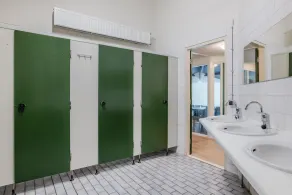 Well Furnished Home for Groups With Dishwasher, Near Water - Image 3