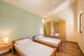 Holiday apartment with balcony and sea view - Image 4