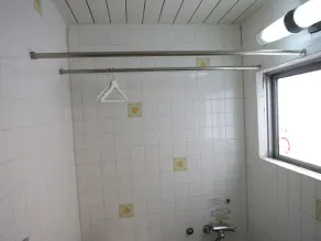 3A Rummeligt værelse med indbygget køkken - Image 4