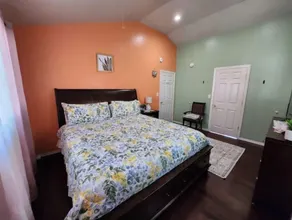 Lovely 1-Bedroom Apt With King Bed, 55” Smart  Tv. - Image 4