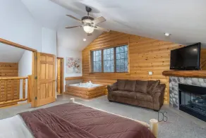 Luxurious Cabin Villa Getaway - Image 5