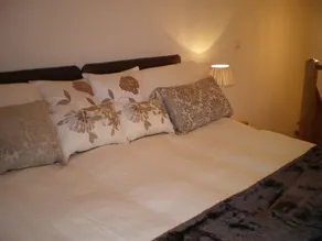 Farmhouse Cottage Sleeps 2 (1 en-suite Bedroom) - Image 3