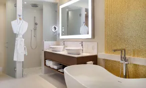 Spacious Two Bedroom Suite....Amazing Pools including a Lazy River - Image 4