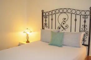 Private suite 102 with beautiful gardens, shared pool and BBQ area! - Image 5