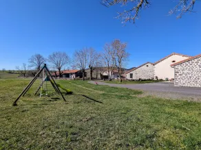 Escápate a la naturaleza: Casa moderna y espaciosa con spa en pueblo pintoresco - Image 5
