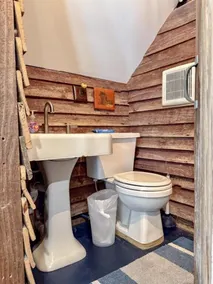 Beautifully Renovated Cottage - Image 4