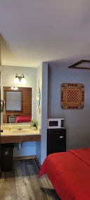 #15 Off the Hook-Uncertain Lodge and Inn - Image 5