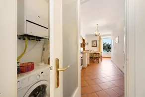 Celsi Apartment with Sea View - Image 2