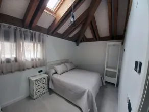 Design house, with all the comforts, large common areas and well located - Image 4