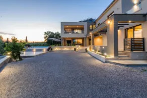 Villa Silente, modern and luxurious villa hugged by nature - Image 4