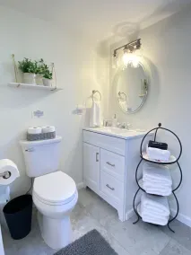 Charmig Lakefront Vacation Rental - Image 4