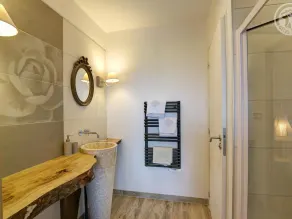 Gîte éco-responsable avec bassin naturel et vue panoramique - Image 3