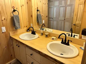Dog-friendly chalet + hot tub, EV charger - Image 4