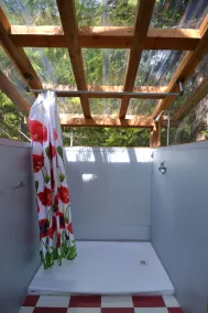 Tin Poppy Cabin: Solar-Powered Off-Grid Forest Stay with Wi-Fi & Private Trails. - Image 2