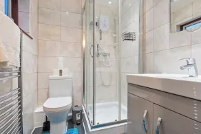 Luxury London Apartment With 3 Bedrooms - Image 5