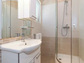 Holiday apartment with air conditioning and sea views near the beach - Image 2