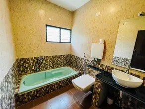 Italian vibe luxury villa with pool and garden - Image 2
