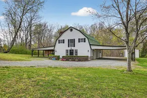 Cozy barn-house retreat w/hot tub 20 minutes to Nashville - Image 5