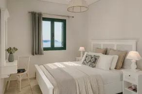 Seaspray Villa is a 3 bedroom Villa front of the sea with private swimming pool - Image 3
