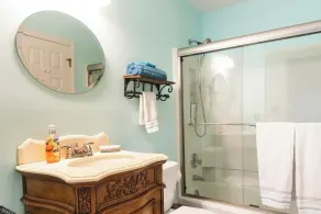 Beautiful large home close to everything - Image 5