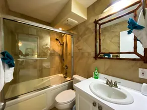 2BR Just steps away from the beach and pool and 5 min. drive to Red Hook! - Image 4