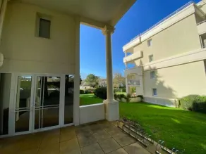 Appartement en résidence avec terrasse et parking - Image 5