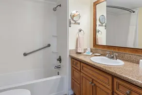 2BR Oceanfront Condo! Central Fort Lauderdale Beach. Sleeps 8. - Image 4