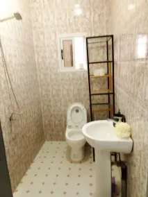 3 beds 3 bathrooms 5mins from turntable , close to few corner shops and beaches - Image 2