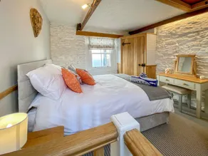 PILCHARD COTTAGE, romantic, character holiday cottage in Brixham - Image 4