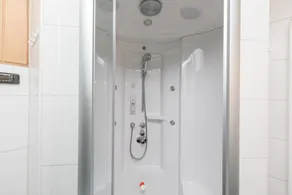 Casa da ilha completa e popular com chuveiro a vapor. Há uma cerca com chave entre o jardim et - Image 4