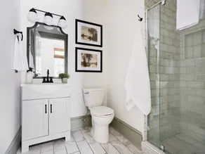 Renovated Historic Home by Forsyth Park - 3BR w/ Ensuite Baths + Porches - Image 2