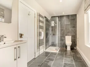 HILLTOP HOUSE, pet friendly, luxury holiday cottage in Tenbury Wells - Image 4