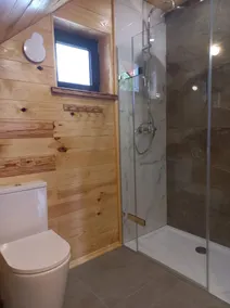 2 - bedroom mountain chalet with sauna and hot tub - Image 2