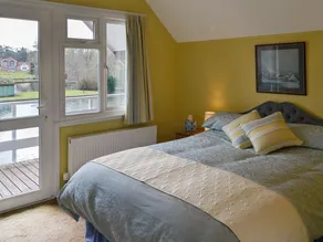 Alojamiento de 3 habitaciones en Wroxham - Image 4
