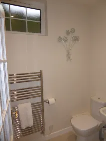 Detached luxurious 1 bed annexe, less than 5 mins walk into Milford on Sea - Image 2