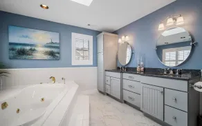 Beautiful 4 bed, 4 bath - 3 blocks to beach - Image 4