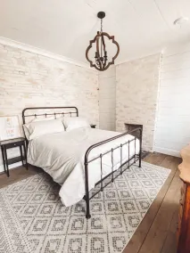 Renovated 4-bedroom Farmhouse - Image 4