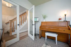 Modern Luxury Home in Neighborhood- close proximity to ski and summer activities - Image 2