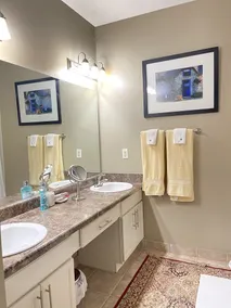 Perfect for couples/families/traveling workers & friends. *THE PERFECT LOCATION* - Image 4