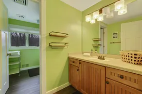 Lake Charlevoix Beachfront Condo Sleeps 8 and a short walk to Downtown Boyne - Image 4