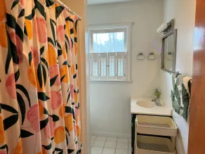 Topridge - Spacious 3BR home w/fenced yard, pet friendly NO LINENS PROVIDED - Image 2