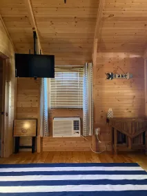 Cozy Cabin with private back yard, located 5 min away from Dale Hollow Lake - Image 2